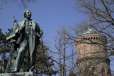 Statue d 'Auguste Bartholdi Ã  Colmar