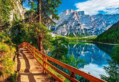 Lago Braies-Italia jigsaw puzzle