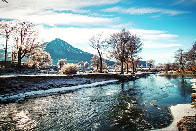 rio en invierno