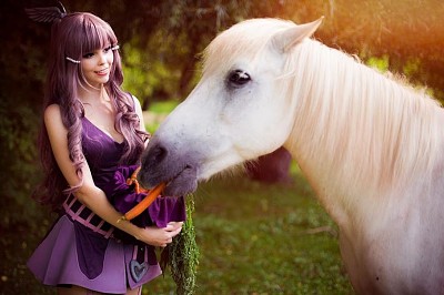 caballo en morado