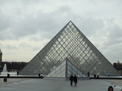 Piramide Louvre jigsaw puzzle