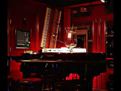 piano bar jigsaw puzzle