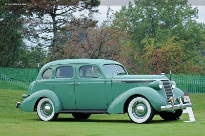 פאזל של 1937 Studebaker Dictator Custom 4-Door Sedan