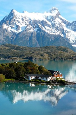 Hostal en Torres del Paine. jigsaw puzzle