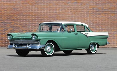 פאזל של 1957 Ford Custom 4-door Sedan