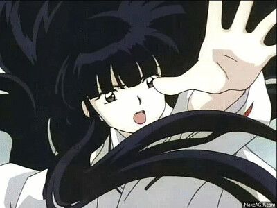 inuyasha ve como kikyo se cae de un cerro inuaysha