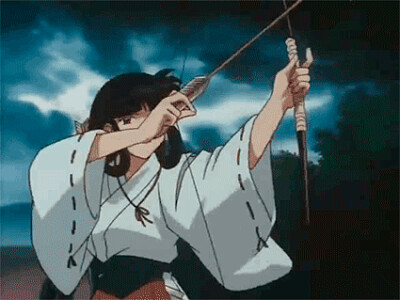 kikyo trata de defenderse de un demonio inuyasha