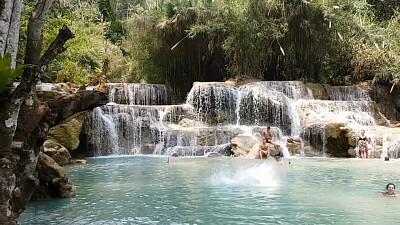 ExcursiÃ³n a las Cataratas Kuang Si jigsaw puzzle