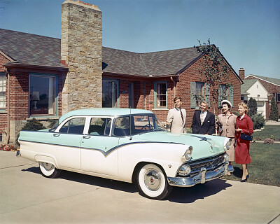 1955 Ford Fairlane 4-door Town Sedan