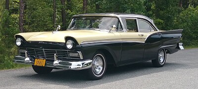 1957 Ford Fairlane 500 Town Sedan in Raven Black o