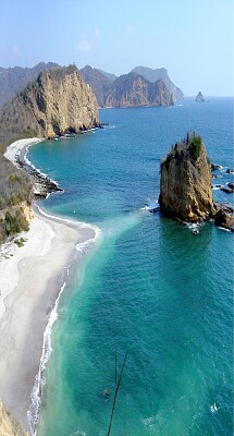 PLAYA NEGRA Y LA TORTUGA DE LOS FRAILES