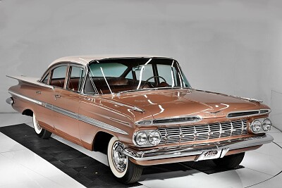 פאזל של 1959 Chevrolet Impala 4-Door Sedan in Snowcrest Wh