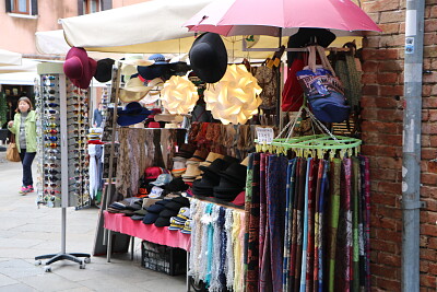 Street Shopping, Venice