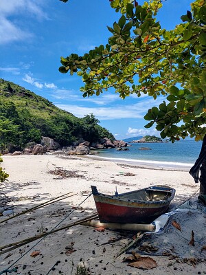 Praia e barco jigsaw puzzle