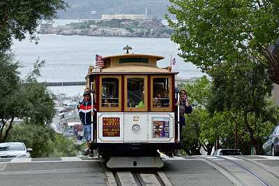 A cable car on the Powell-Hyde line