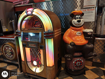 A W Rootbeer Bear   Jukebox jigsaw puzzle