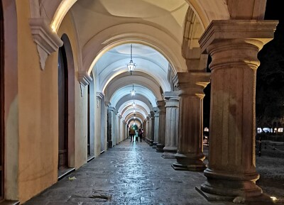 ANTIGUA GUATEMALA, PALACIO DE LOS CAPITANES jigsaw puzzle