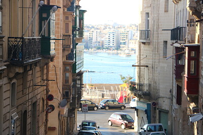 Walking Around Valetta jigsaw puzzle