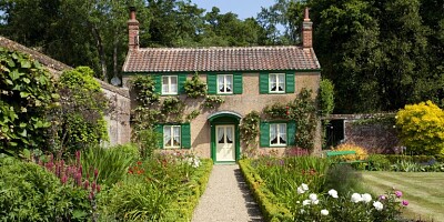English cottage with green shutters jigsaw puzzle