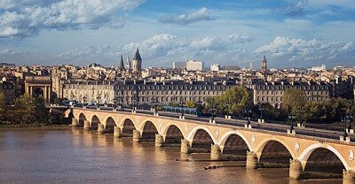 LE PONT DE PIERRE