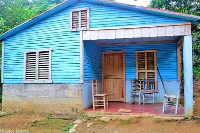 CASA EN EL CAMPO DOMINICANO