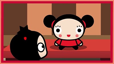 garu mira una muñeca con forma de pucca pucca