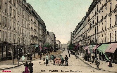 PARIS Rue Crozatier