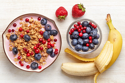 colazione con muesli e banana