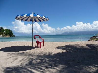 Le fauteuil sur le sable jigsaw puzzle