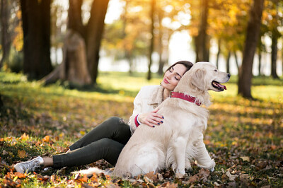 פאזל של Chica con su perro