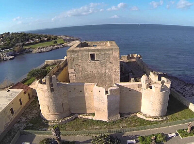 castello brucoli