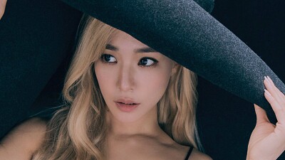 פאזל של tiffany young