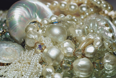 pearls and bobbles