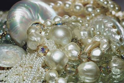 pearls and bobbles jigsaw puzzle