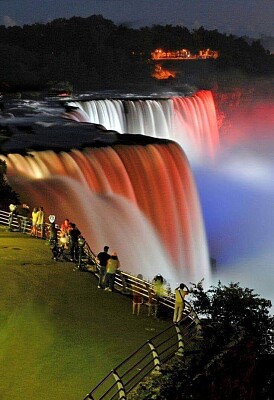 Cataratas del Niagara de noche