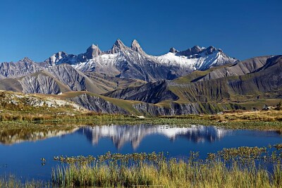 Lac Guichard et ses Aiguilles d 'Arves Automne