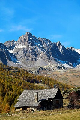 Vallée de la clarée-Maison Alex Hugo (série) jigsaw puzzle