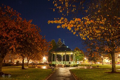 פאזל של Autumn night