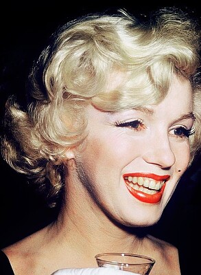 LOVING MARILYN