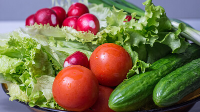 Lechugas, tomates y pepinos