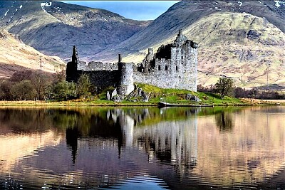 castle and lake jigsaw puzzle