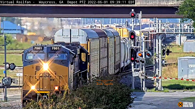 CSX-7001 with oversized cargo cars at Waycross,GA/USA