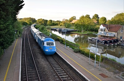 Midland Pullman at heyford jigsaw puzzle