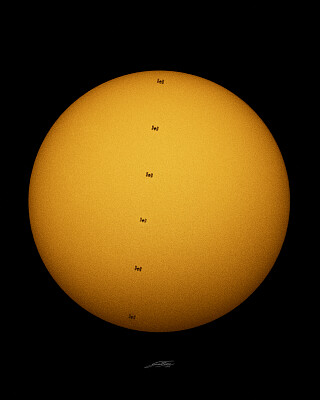 ISS MENTRETRANSITA DAL SOLE jigsaw puzzle