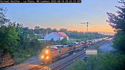 פאזל של train passing the La Plata,MO/USA Amtrak Depot at La Plata,MO/USA