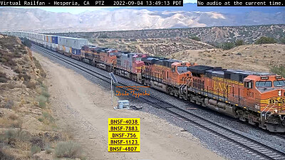 פאזל של BNSF-4038,7883,756,1123,4807, in the afternoon sun crossing the desert