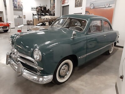 פאזל של 1949 Ford Sedan