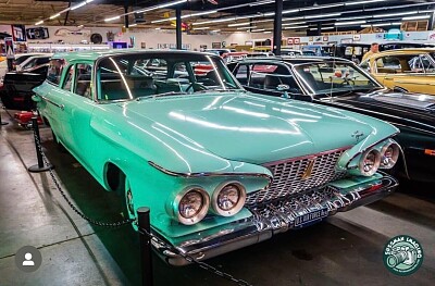 1961 PLYMOUTH SUBURBAN