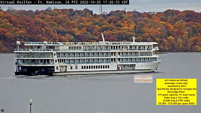 American Melody passenger cruise ship on the Mississippi River