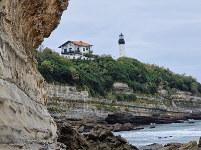 Vue du Phare de Biarritz depuis la chambre d 'amour jigsaw puzzle